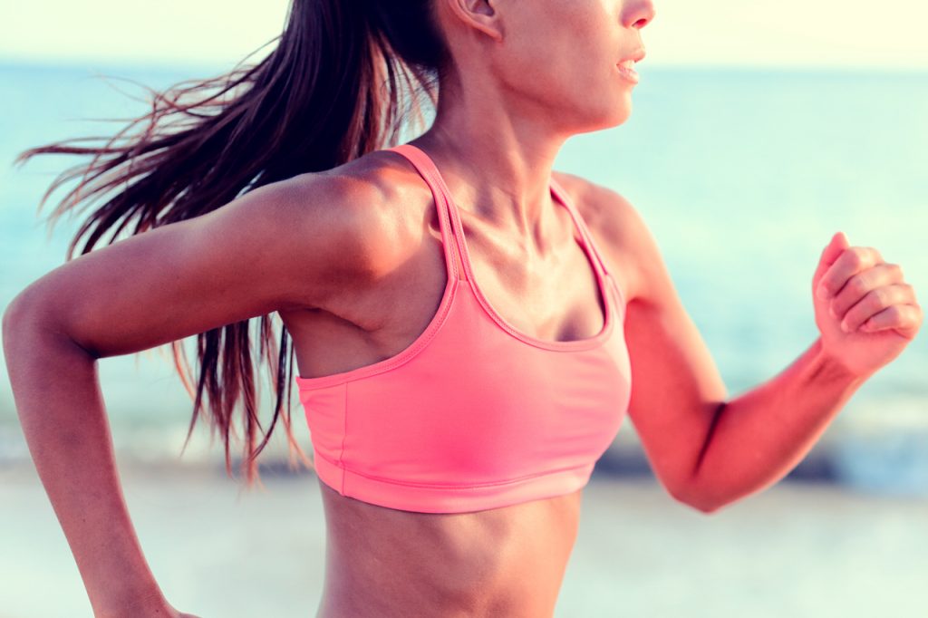 postura de brazos y codos al correr